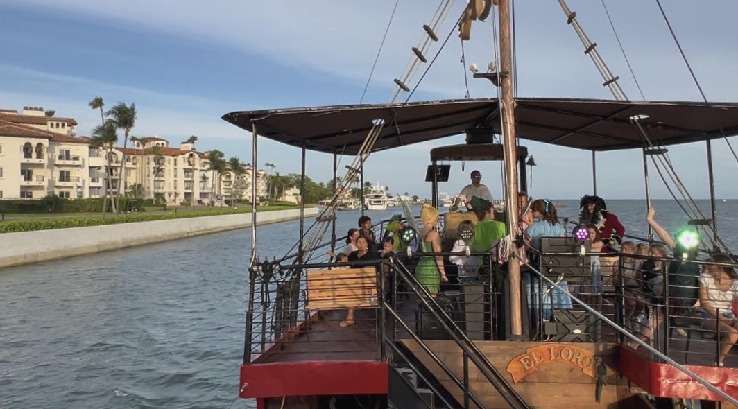 El Loro pirate ship
